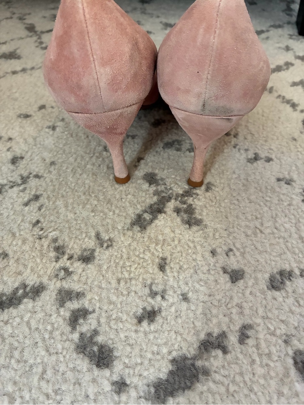 Pink suede pumps - Picture 2 of 3